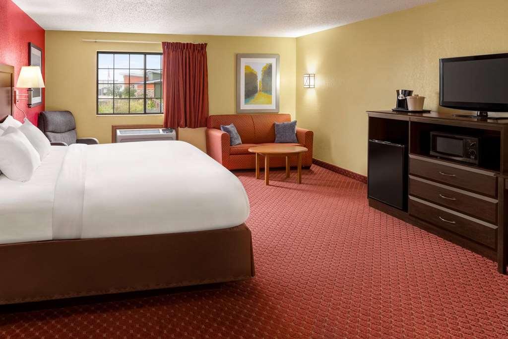 Baymont By Wyndham Cedar Rapids Hotel Værelse billede