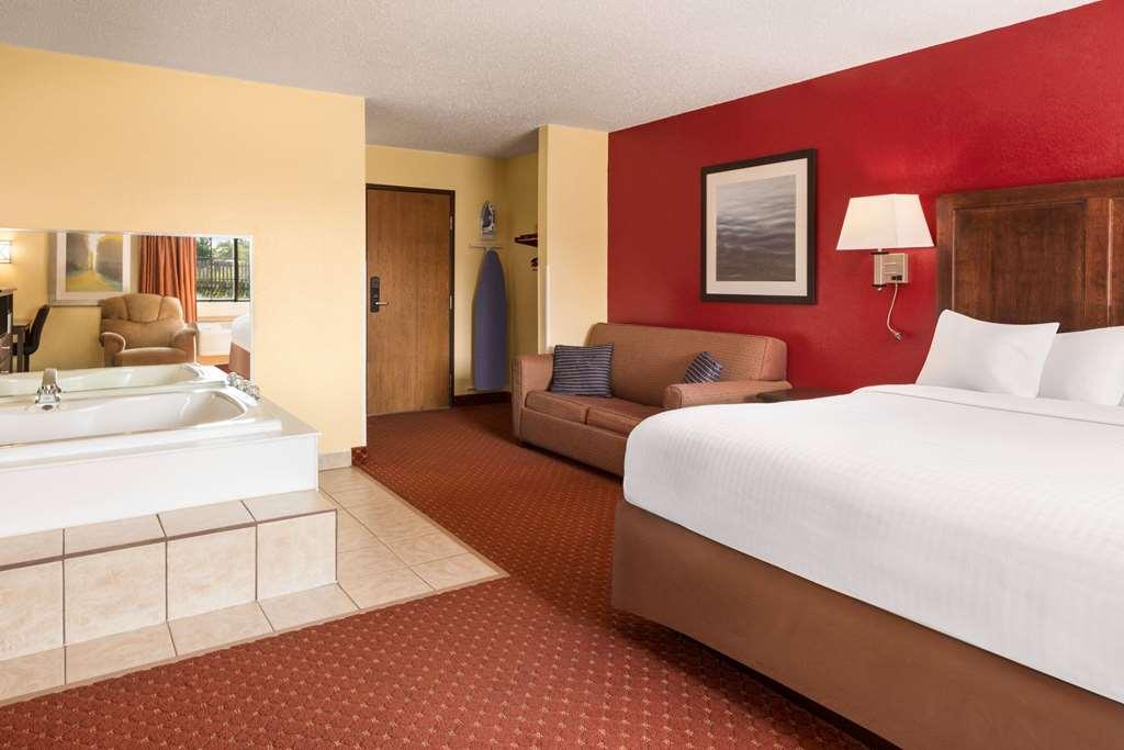 Baymont By Wyndham Cedar Rapids Hotel Værelse billede