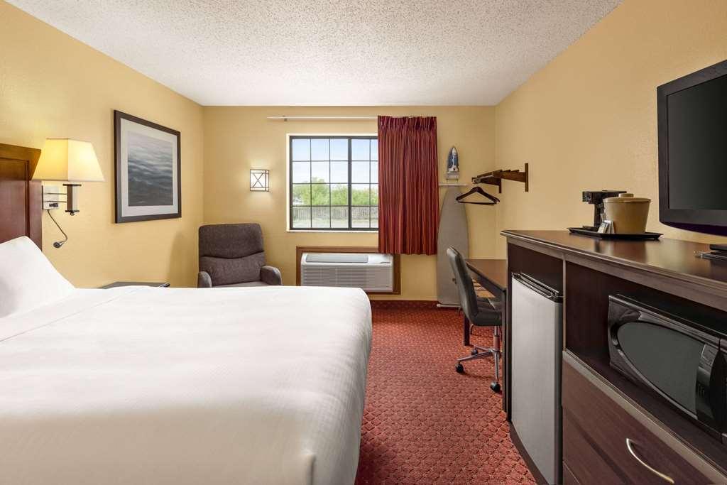 Baymont By Wyndham Cedar Rapids Hotel Værelse billede