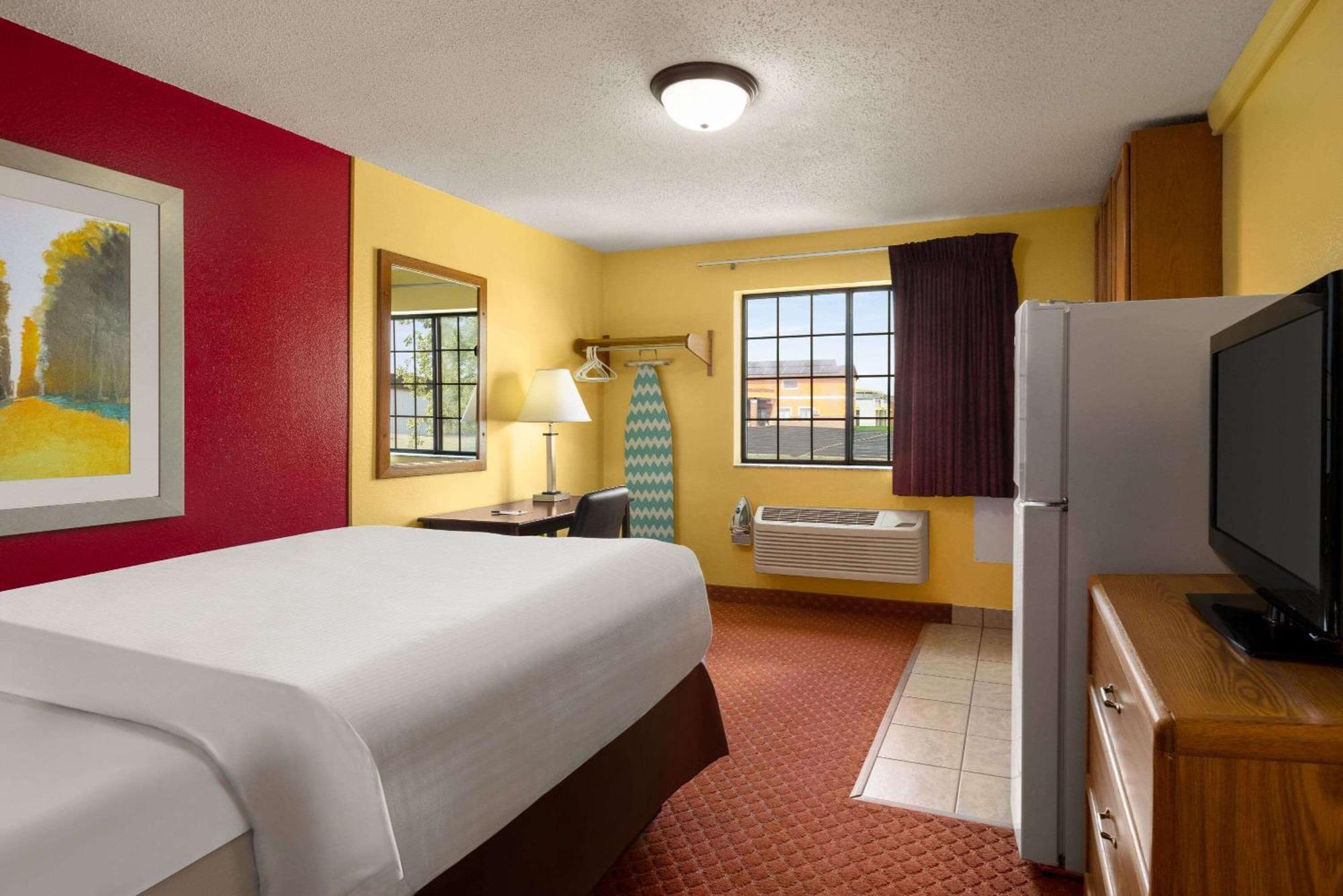 Baymont By Wyndham Cedar Rapids Hotel Eksteriør billede