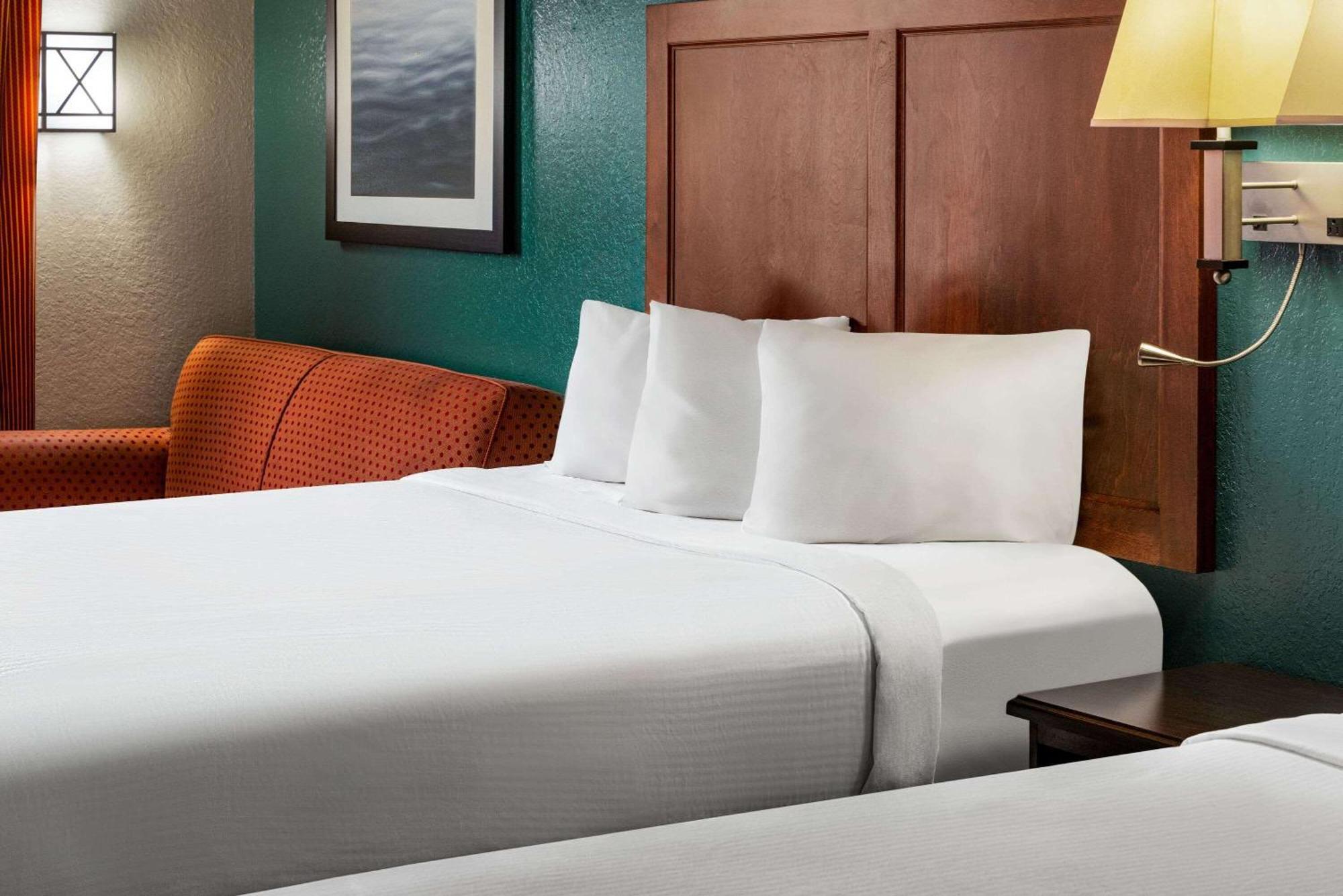 Baymont By Wyndham Cedar Rapids Hotel Eksteriør billede
