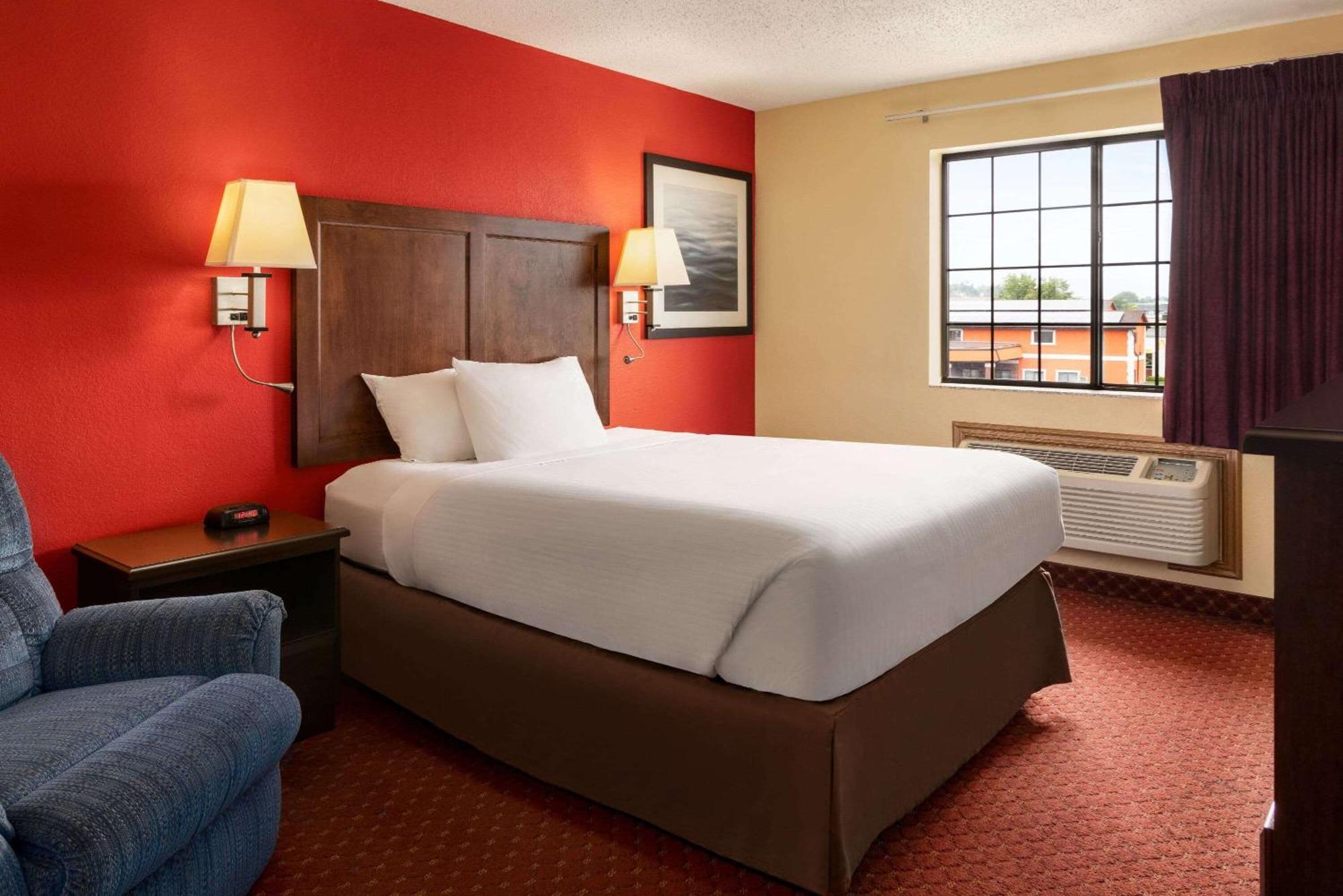 Baymont By Wyndham Cedar Rapids Hotel Eksteriør billede