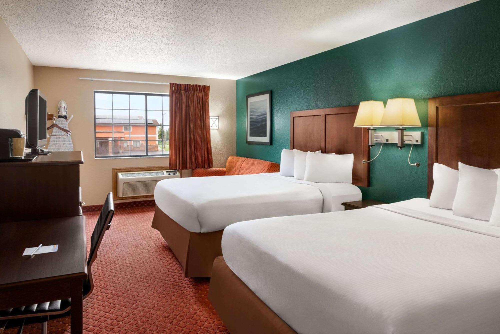 Baymont By Wyndham Cedar Rapids Hotel Eksteriør billede