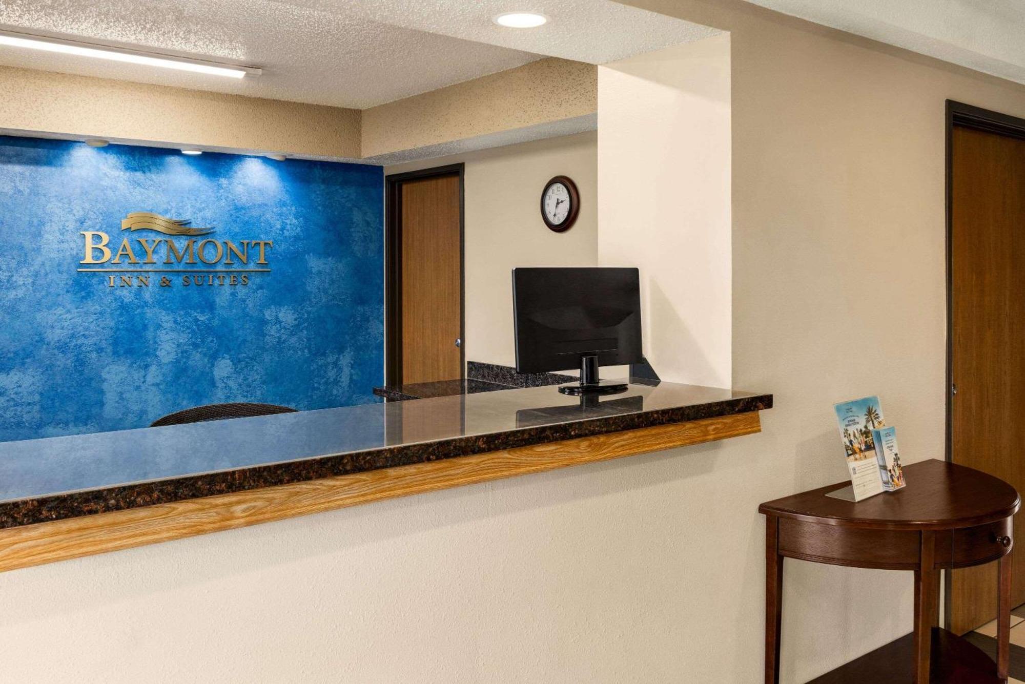 Baymont By Wyndham Cedar Rapids Hotel Eksteriør billede