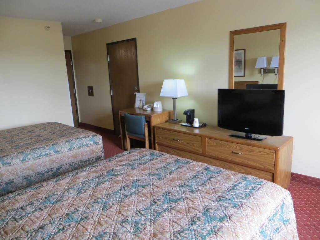 Baymont By Wyndham Cedar Rapids Hotel Eksteriør billede