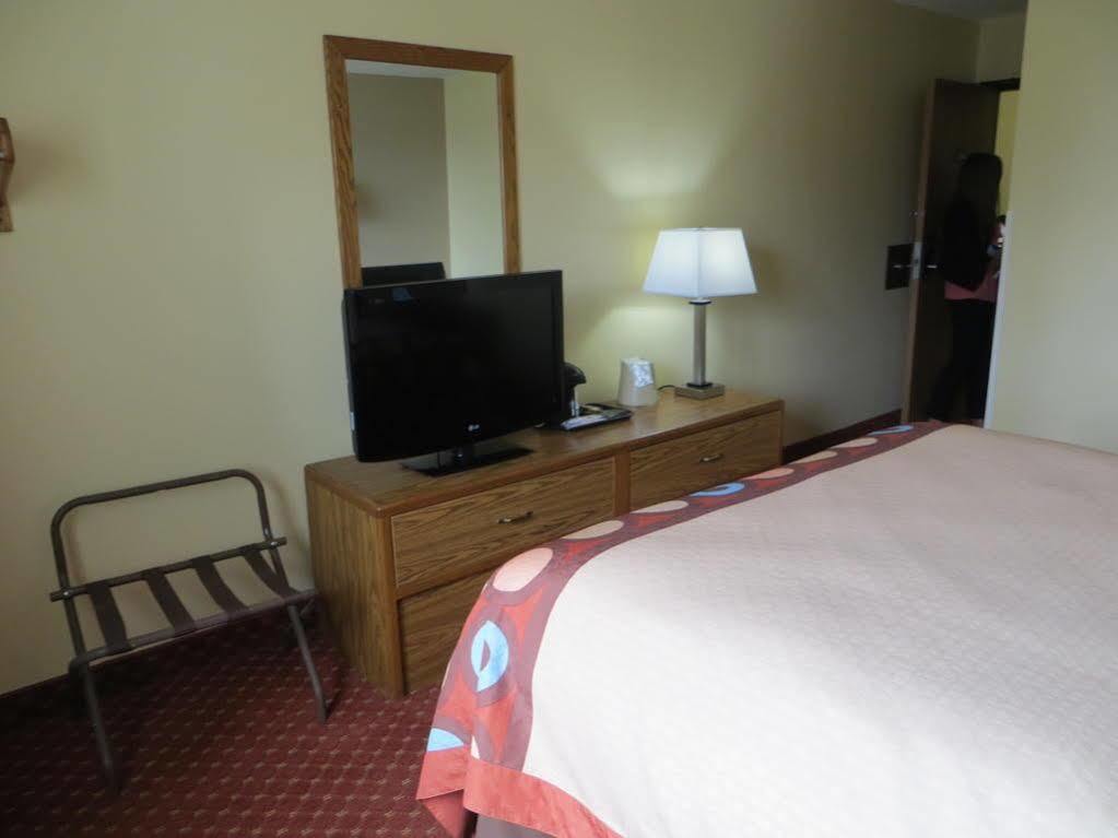 Baymont By Wyndham Cedar Rapids Hotel Eksteriør billede